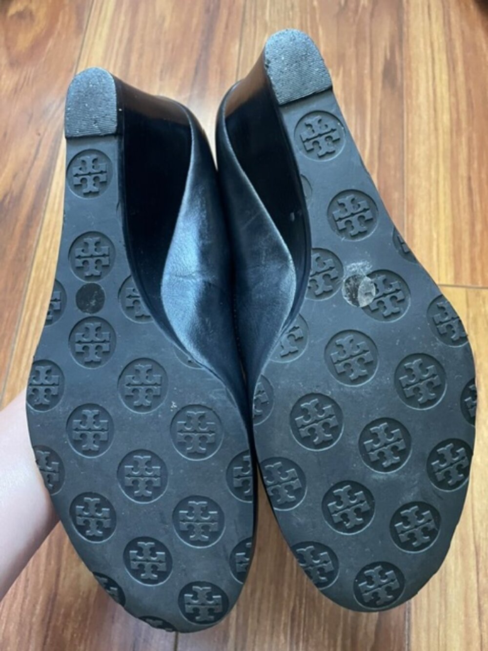 Tory Burch Women's Sally Wedge Platform Pump Shoes, Black, Size 8.5 - Picture 3 of 6